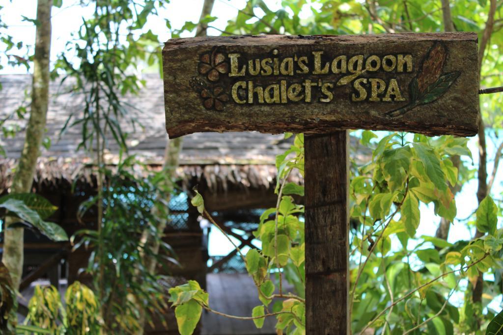 Lusia'S Lagoon Chalets Salelologa Esterno foto