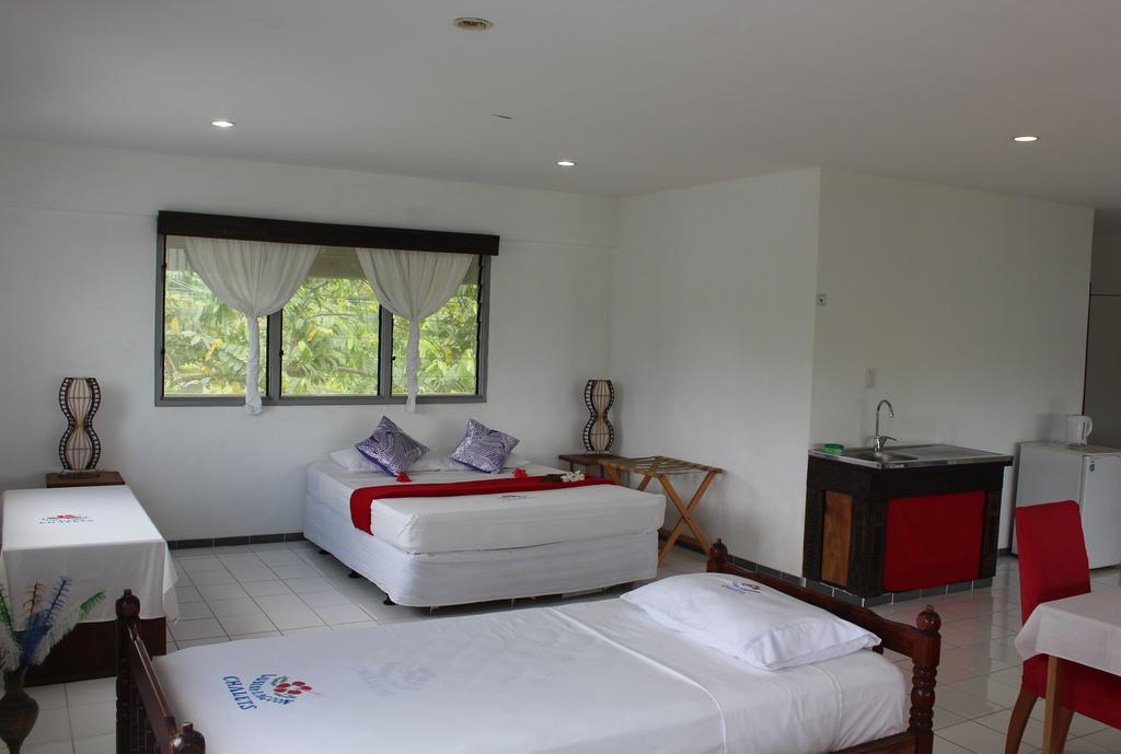 Lusia'S Lagoon Chalets Salelologa Esterno foto