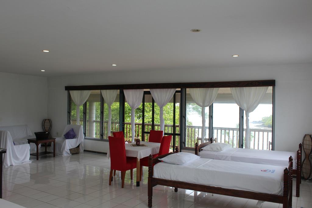 Lusia'S Lagoon Chalets Salelologa Esterno foto