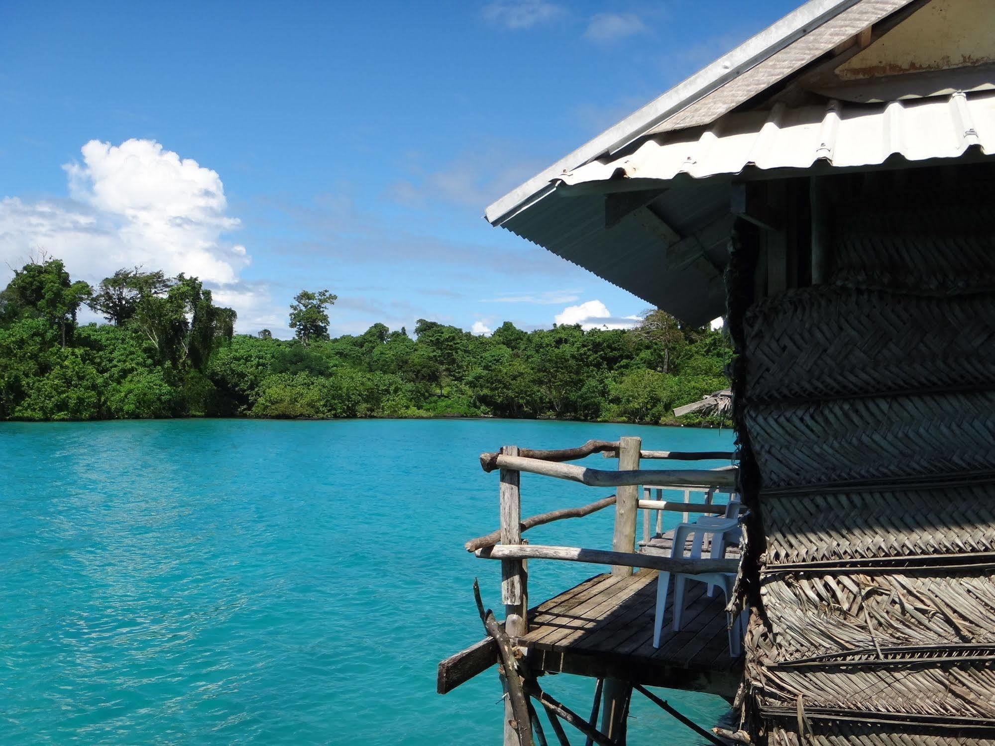Lusia'S Lagoon Chalets Salelologa Esterno foto