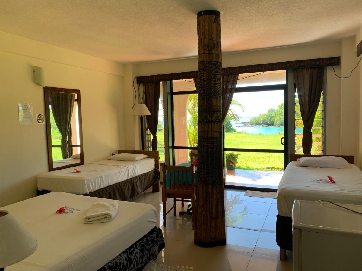 Lusia'S Lagoon Chalets Salelologa Esterno foto