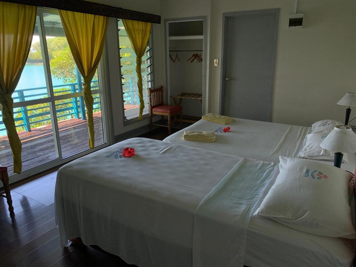 Lusia'S Lagoon Chalets Salelologa Esterno foto